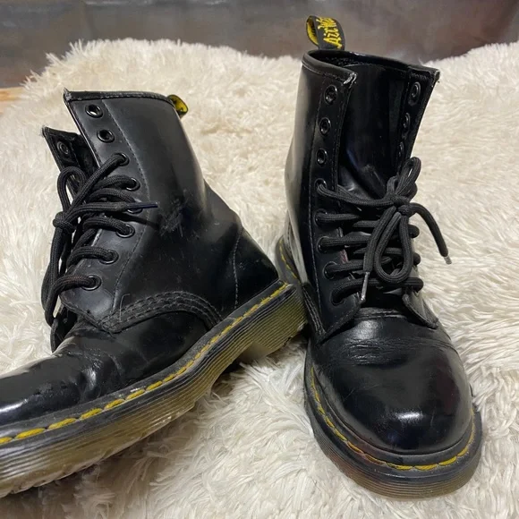 Martens Shoes Classic Dr Martens Combat Boots Poshmark